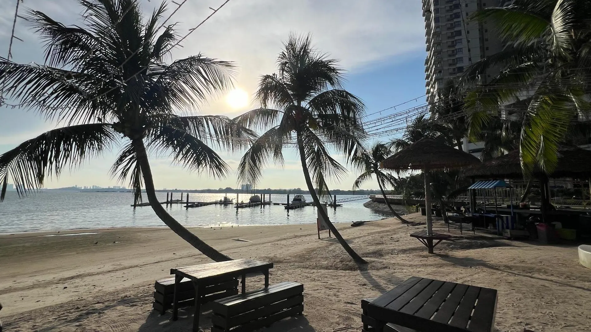 Dangabay Seaview 2R2B 4-6Pax With Balcony Apartment Johor Bahru