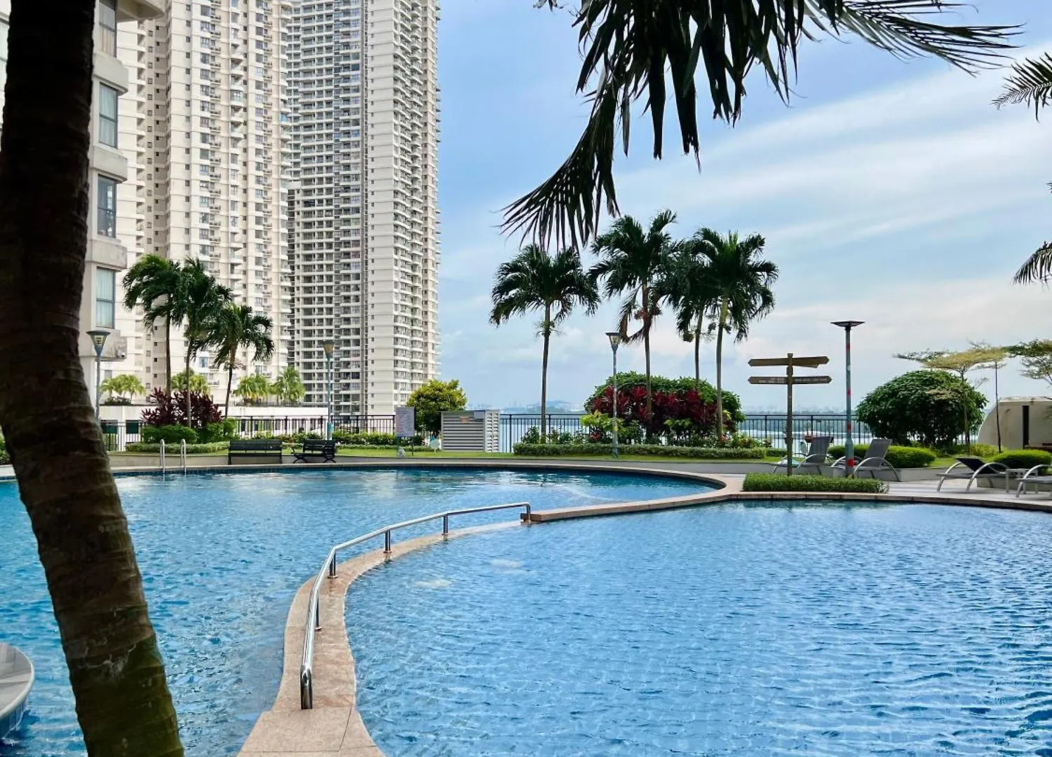 Dangabay Seaview 2R2B 4-6Pax With Balcony Apartment Johor Bahru