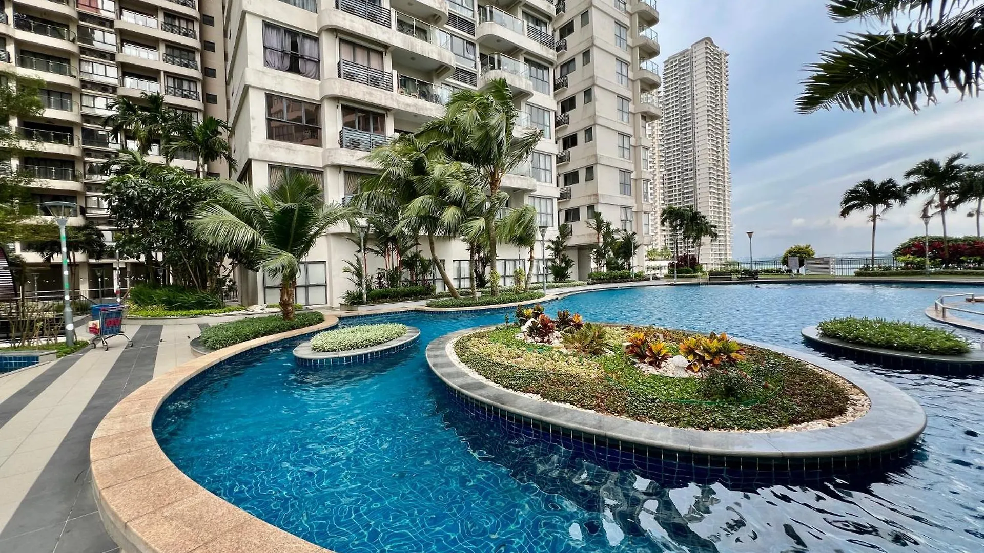 Dangabay Seaview 2R2B 4-6Pax With Balcony Apartment Johor Bahru