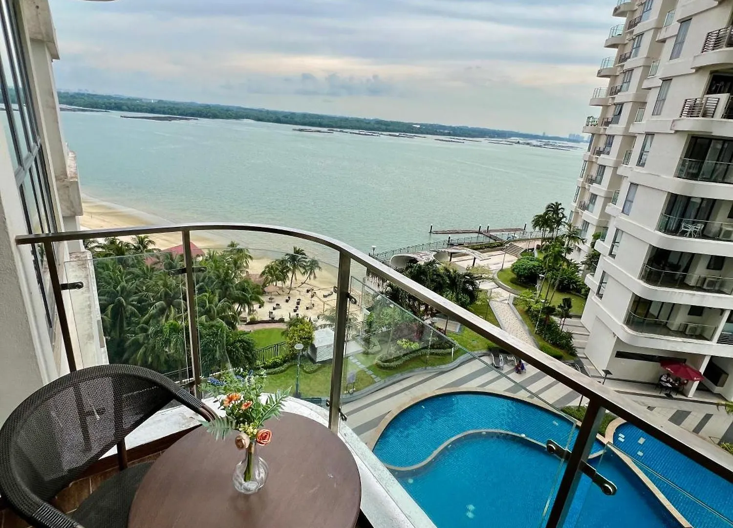Dangabay 2R 4Pax With Balcony Seaview Near Ciq By Wehome Johor Bahru 0*,