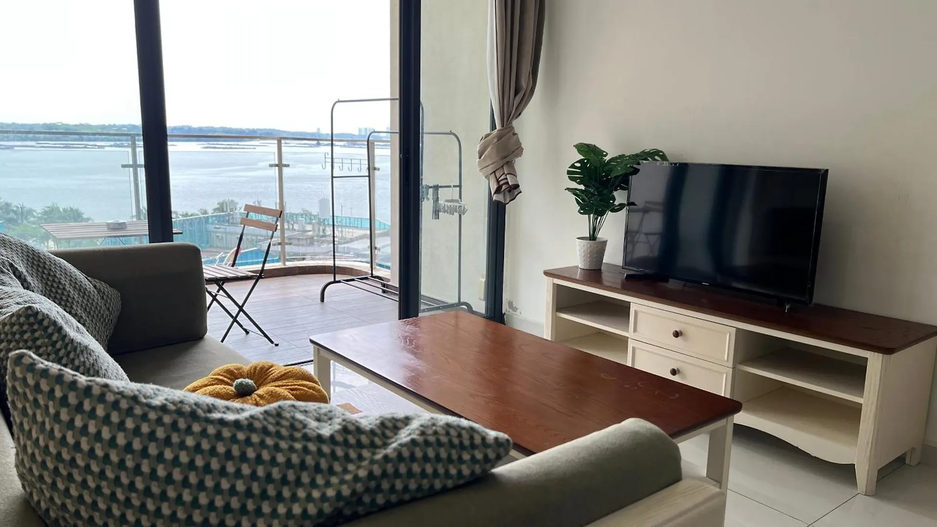 Dangabay Seaview 2R2B 4-6Pax With Balcony Apartment Johor Bahru