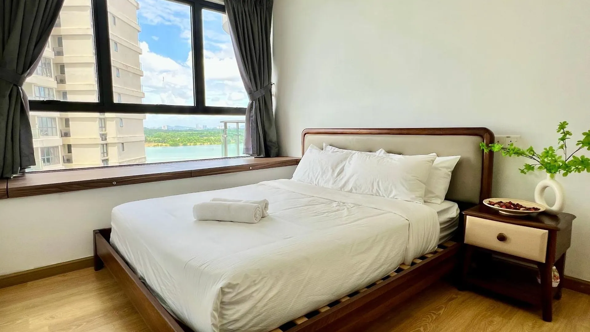 Dangabay Seaview 2R2B 4-6Pax With Balcony Apartment Johor Bahru
