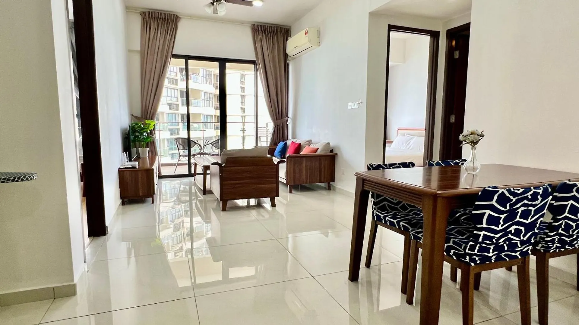 Dangabay Seaview 2R2B 4-6Pax With Balcony Apartment Johor Bahru