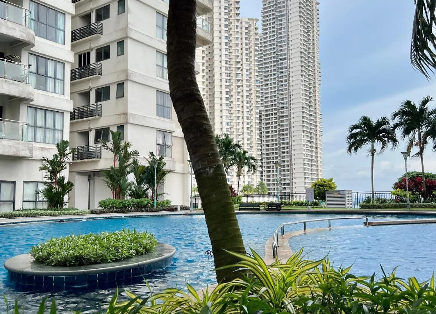 Dangabay Seaview 2R2B 4-6Pax With Balcony Apartment Johor Bahru