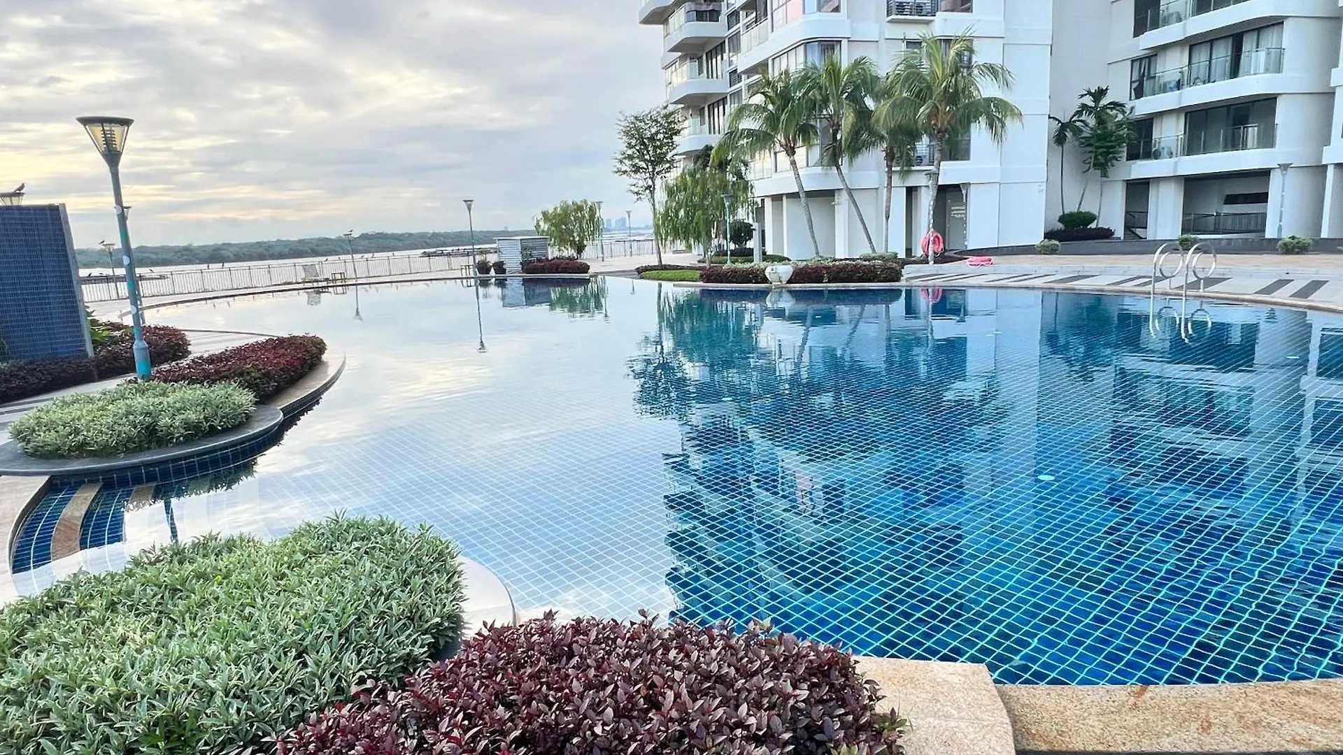 Dangabay 2R 4Pax With Balcony Seaview Near Ciq By Wehome Johor Bahru Malezja